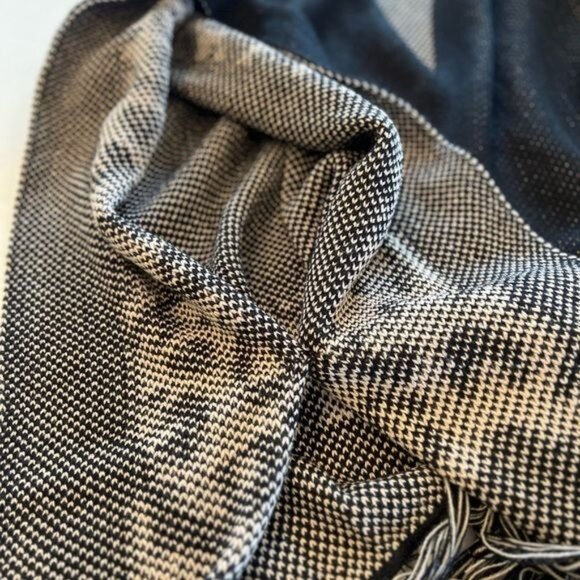 Entro Black Fringed Open Front Wrap w/ Animal Print and Arm Holes Size Large - Picture 8 of 11